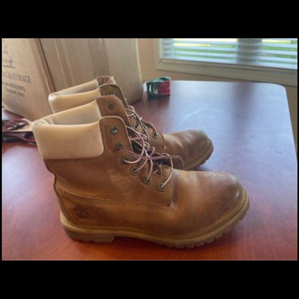Waterproof womens classic 6 inch timberlands white trim size 8.5